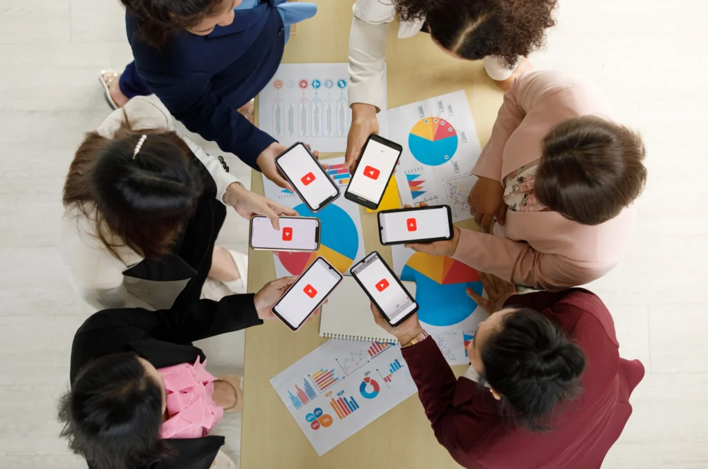 bangkok-thailand-august-06-2021-people-hold-smartphones-different-brands-various-operating-systems-with-scaled